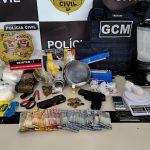 Dois são presos em operação conjunta que apreende drogas e dinheiro