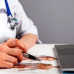 Quase um terço dos cursos de Medicina tem desempenho insuficiente