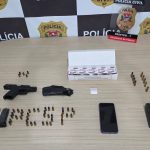 Polícia Civil prende homem e apreende arma, munições, droga e máquinas de jogo em bar